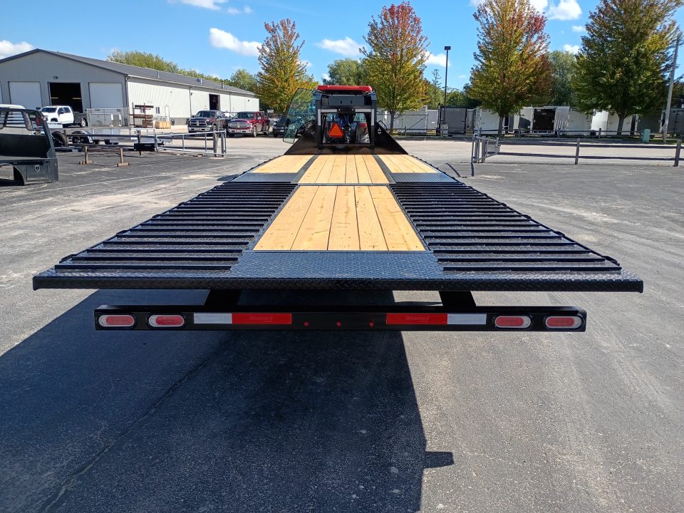 New 2027 Diamond C Trailers FMAX210 HDT 30X102
