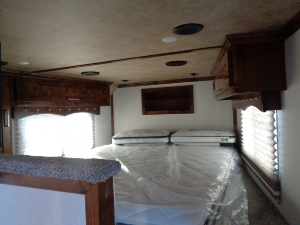 New 2027 Trails West * Sierra LQ 3-H 13x17 * Sierra LQ 3-Horse Side Load Rear Tack Horse Trailer w/ Slide Out