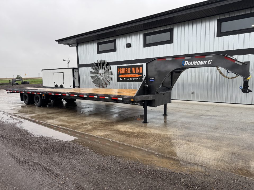 New 2027 Diamond C Trailers FMAX212HDT Deckover Trailer