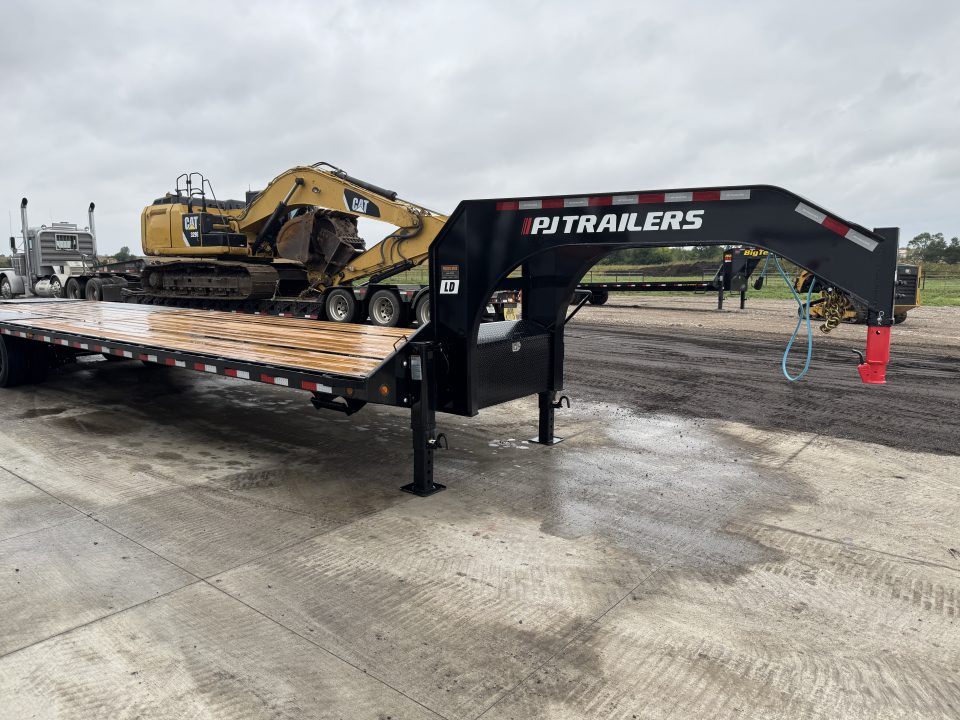 New 2027 PJ Trailers LD36GN Deckover Trailer