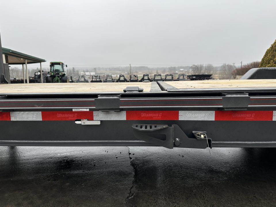 New Diamond C 24' Gooseneck Hydraulic Dampening Tilt (HDT 210)