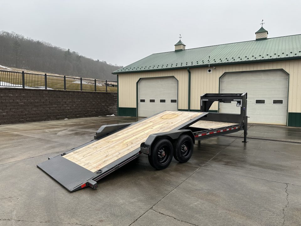 New Diamond C 24' Gooseneck Hydraulic Dampening Tilt (HDT 210)