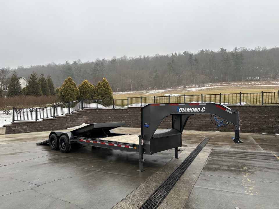 New Diamond C 24' Gooseneck Hydraulic Dampening Tilt (HDT 210)