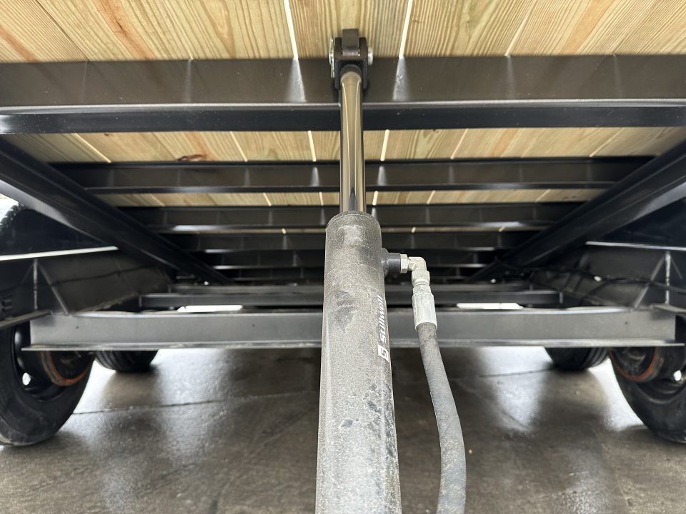 New Diamond C 24' Gooseneck Hydraulic Dampening Tilt (HDT 210)