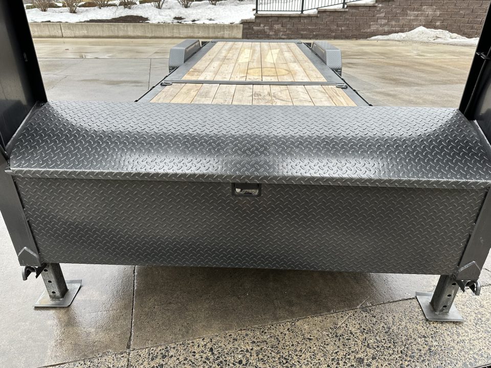 New Diamond C 24' Gooseneck Hydraulic Dampening Tilt (HDT 210)
