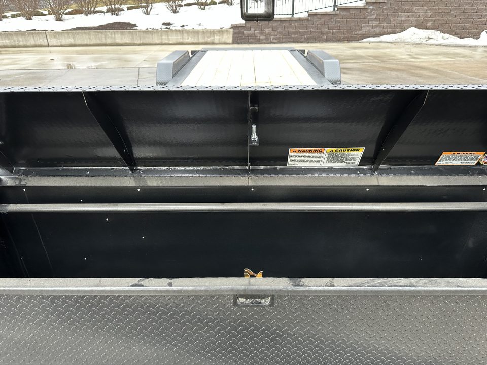 New Diamond C 24' Gooseneck Hydraulic Dampening Tilt (HDT 210)