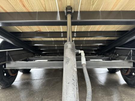 New Diamond C 24' Gooseneck Hydraulic Dampening Tilt (HDT 210)