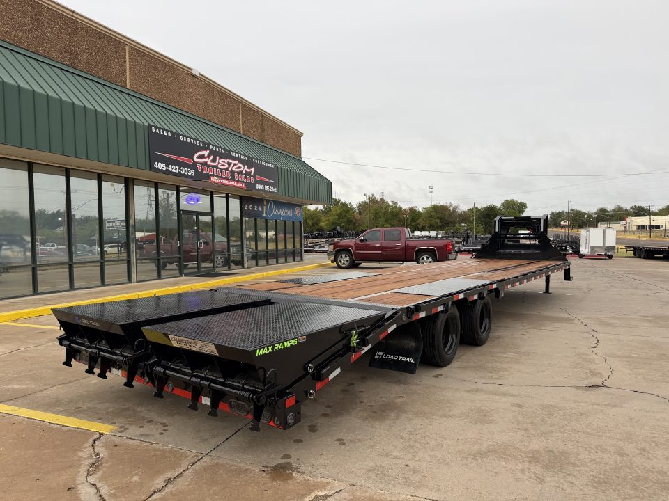New #391646 2027 LOAD TRAIL GP 36 X 102 DUAL TANDEM LOW-PRO 30K GOOSENECK W/ UNDER FRAME BRIDGE & PIPE BRIDGE