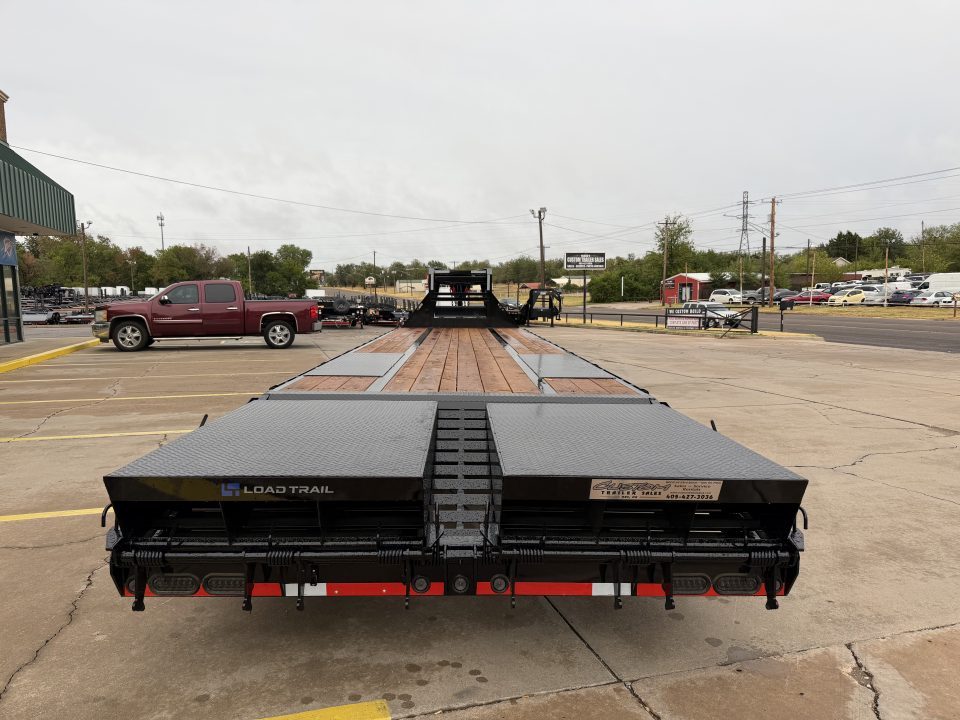 New #391646 2027 LOAD TRAIL GP 36 X 102 DUAL TANDEM LOW-PRO 30K GOOSENECK W/ UNDER FRAME BRIDGE & PIPE BRIDGE