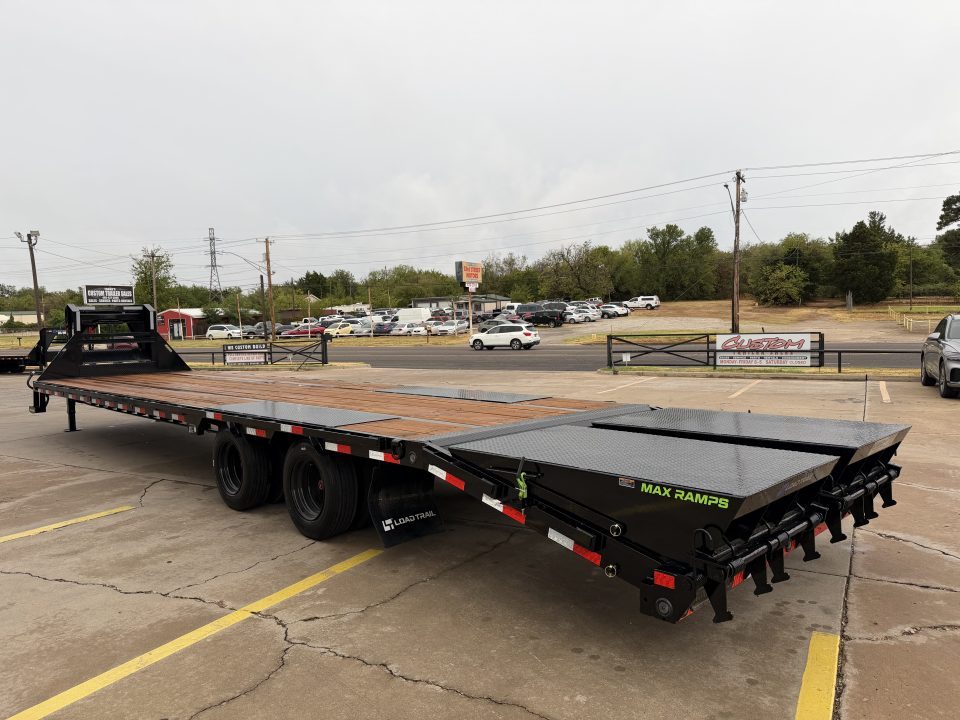 New #391646 2027 LOAD TRAIL GP 36 X 102 DUAL TANDEM LOW-PRO 30K GOOSENECK W/ UNDER FRAME BRIDGE & PIPE BRIDGE