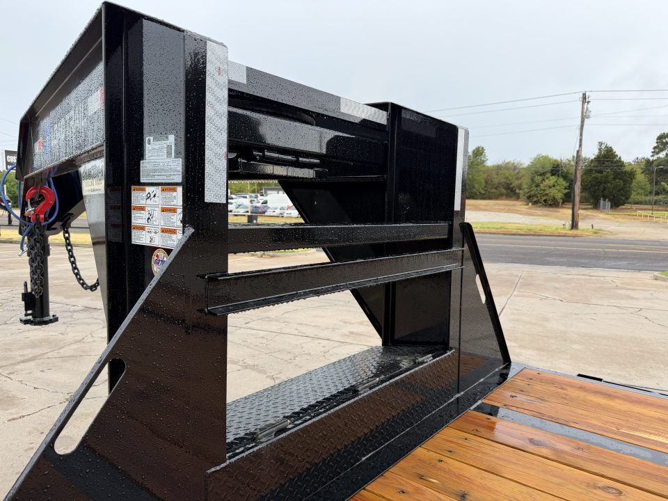 New #391646 2027 LOAD TRAIL GP 36 X 102 DUAL TANDEM LOW-PRO 30K GOOSENECK W/ UNDER FRAME BRIDGE & PIPE BRIDGE
