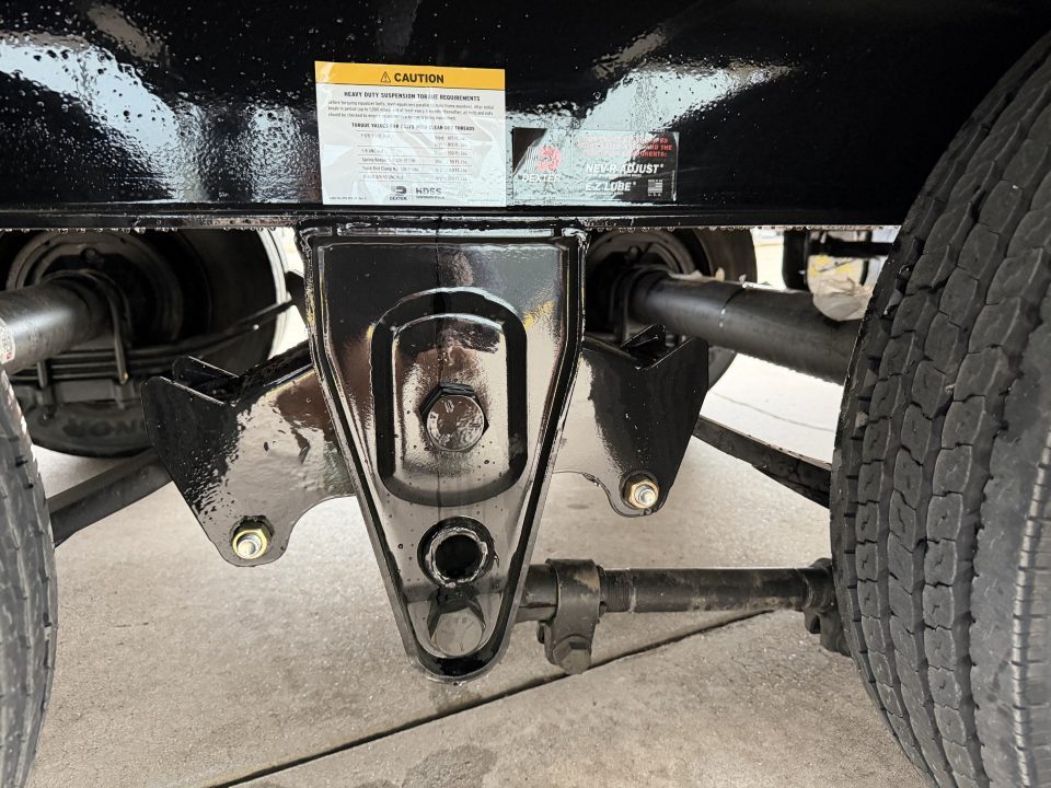 New #391646 2027 LOAD TRAIL GP 36 X 102 DUAL TANDEM LOW-PRO 30K GOOSENECK W/ UNDER FRAME BRIDGE & PIPE BRIDGE