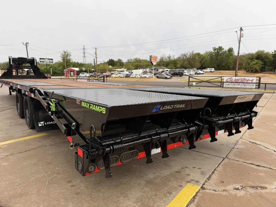 New #391646 2027 LOAD TRAIL GP 36 X 102 DUAL TANDEM LOW-PRO 30K GOOSENECK W/ UNDER FRAME BRIDGE & PIPE BRIDGE