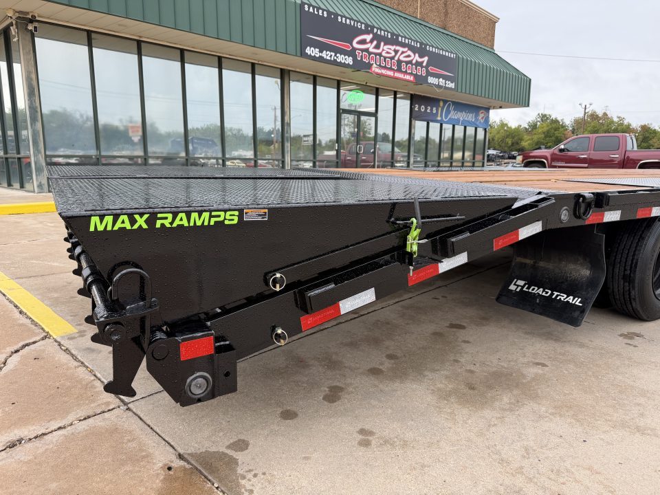 New #391646 2027 LOAD TRAIL GP 36 X 102 DUAL TANDEM LOW-PRO 30K GOOSENECK W/ UNDER FRAME BRIDGE & PIPE BRIDGE