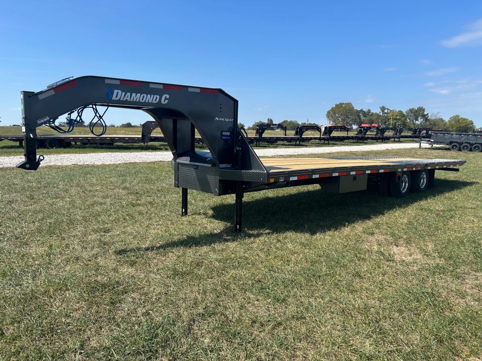 New 2027 Diamond C 102x32 Tandem 25K GN Hydrotail w/ Hydarulic Jacks, Aluminum Wheels, & Fully Cleated Tail