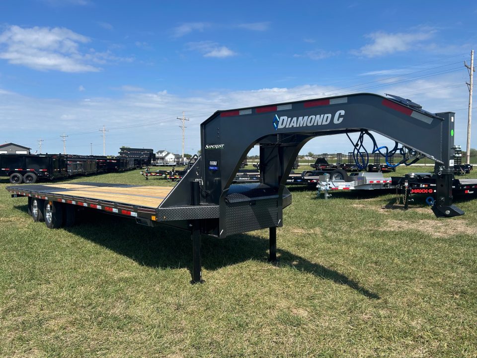 New 2027 Diamond C 102x32 Tandem 25K GN Hydrotail w/ Hydarulic Jacks, Aluminum Wheels, & Fully Cleated Tail