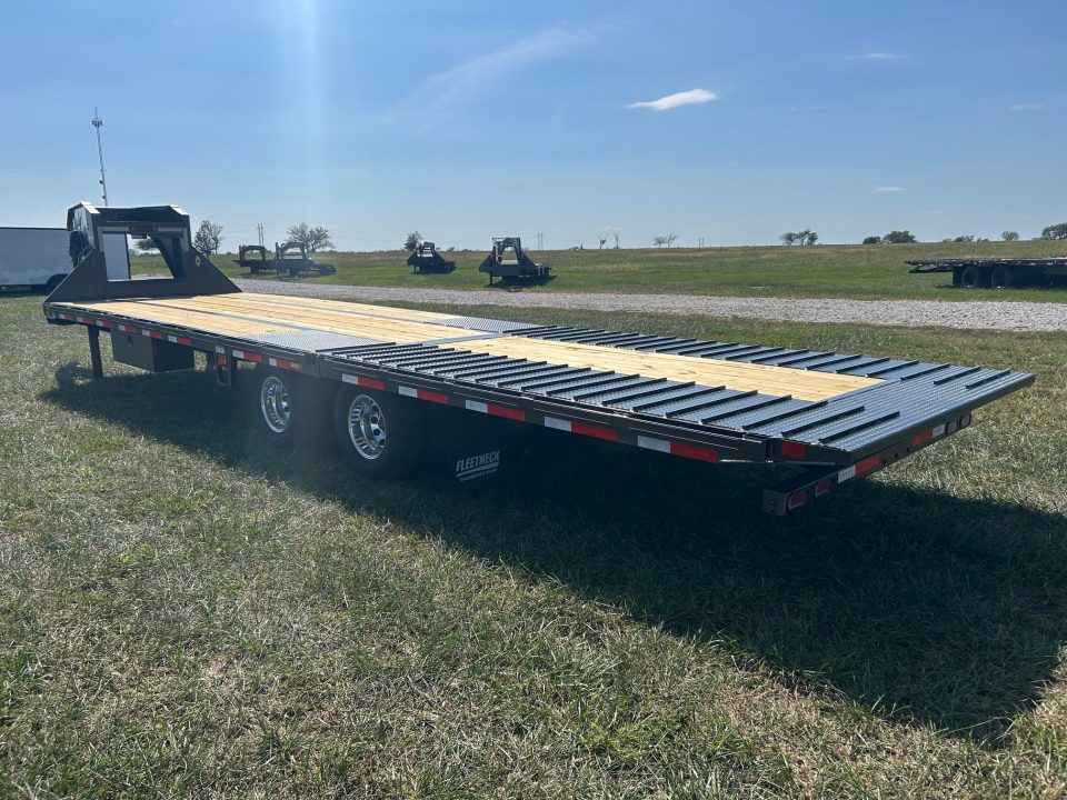 New 2027 Diamond C 102x32 Tandem 25K GN Hydrotail w/ Hydarulic Jacks, Aluminum Wheels, & Fully Cleated Tail
