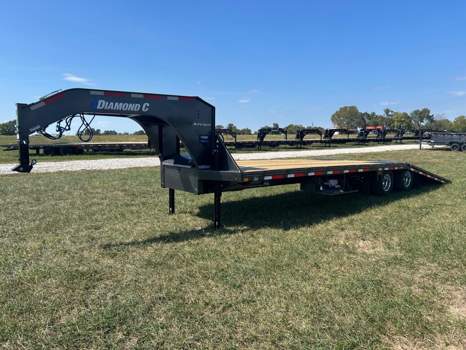 New 2027 Diamond C 102x32 Tandem 25K GN Hydrotail w/ Hydarulic Jacks, Aluminum Wheels, & Fully Cleated Tail