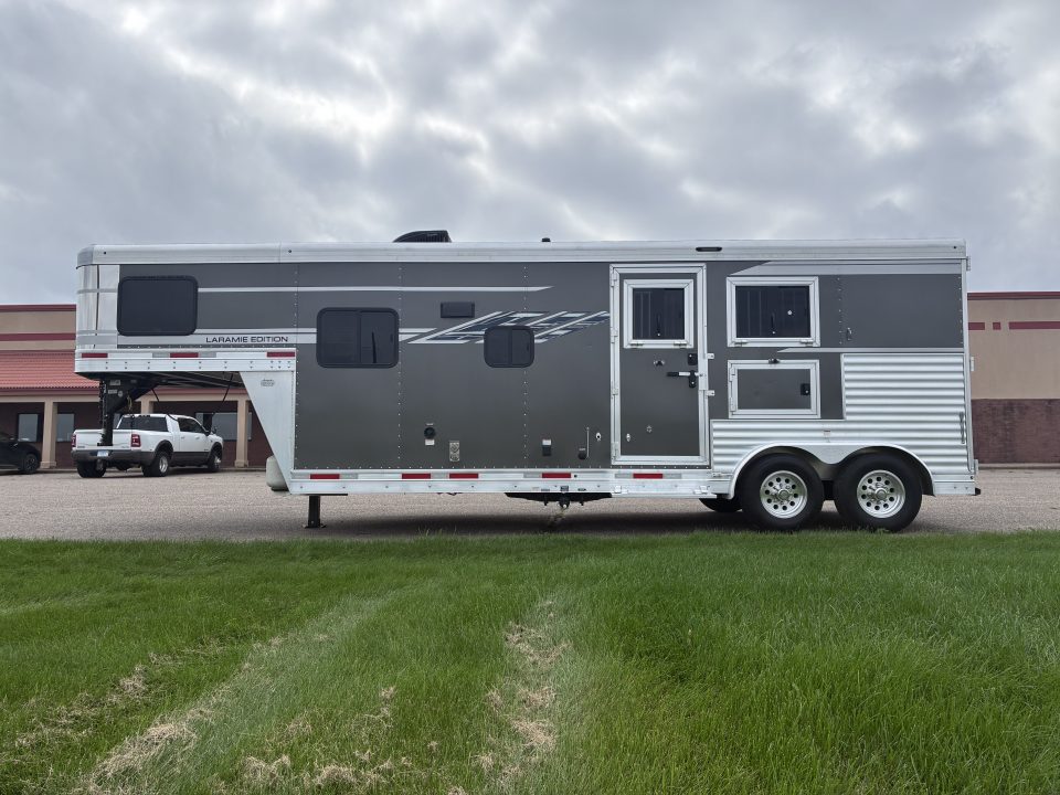 Used 2022 SMC 2H 9'LQ Horse Trailer