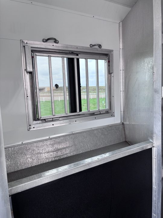 Used 2022 SMC 2H 9'LQ Horse Trailer