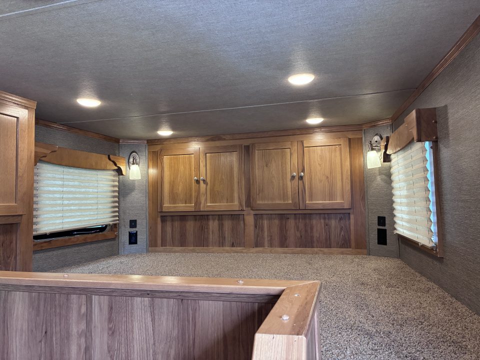 Used 2022 SMC 2H 9'LQ Horse Trailer