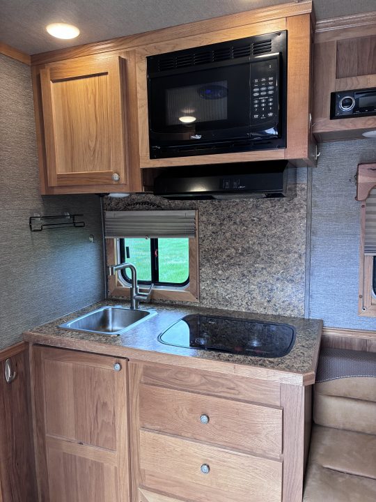 Used 2022 SMC 2H 9'LQ Horse Trailer