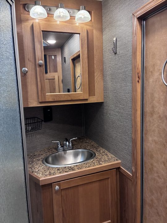 Used 2022 SMC 2H 9'LQ Horse Trailer