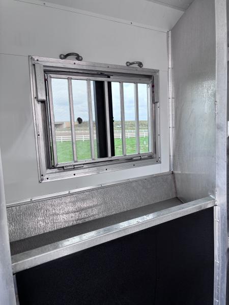 Used 2022 SMC 2H 9'LQ Horse Trailer