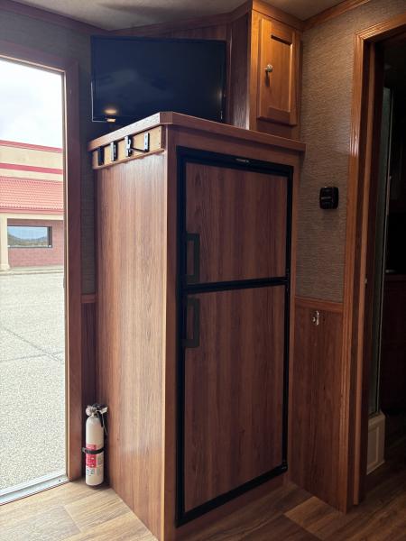 Used 2022 SMC 2H 9'LQ Horse Trailer