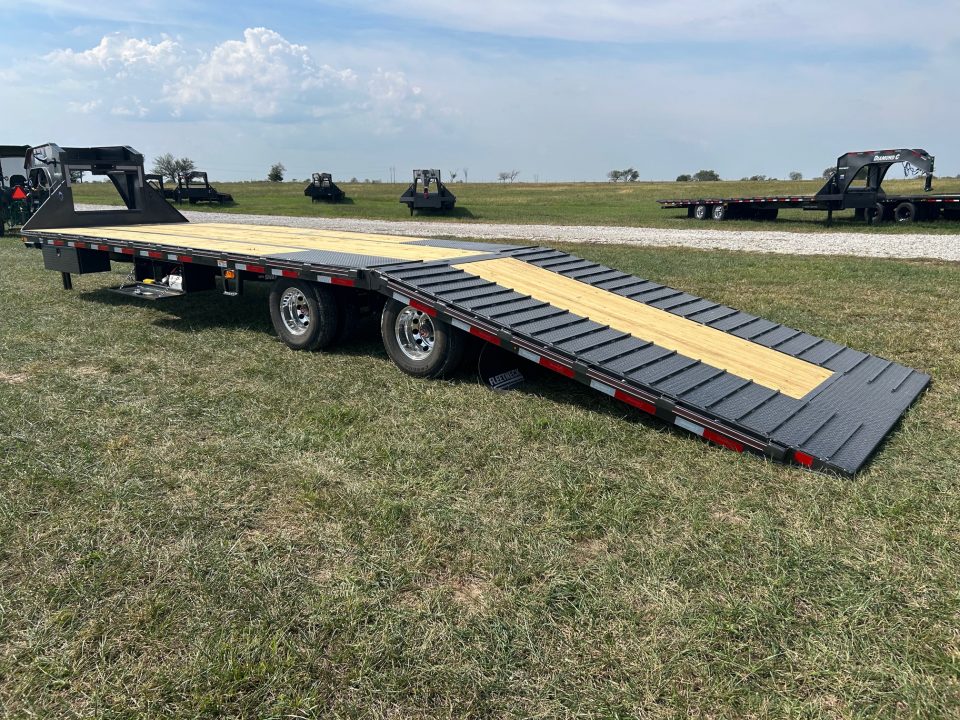 New 2027 Diamond C 102x35 Tandem 25.9K GN Hydrotail w/ Hydraulic Jacks, Aluminum Wheels, & EOH Brakes