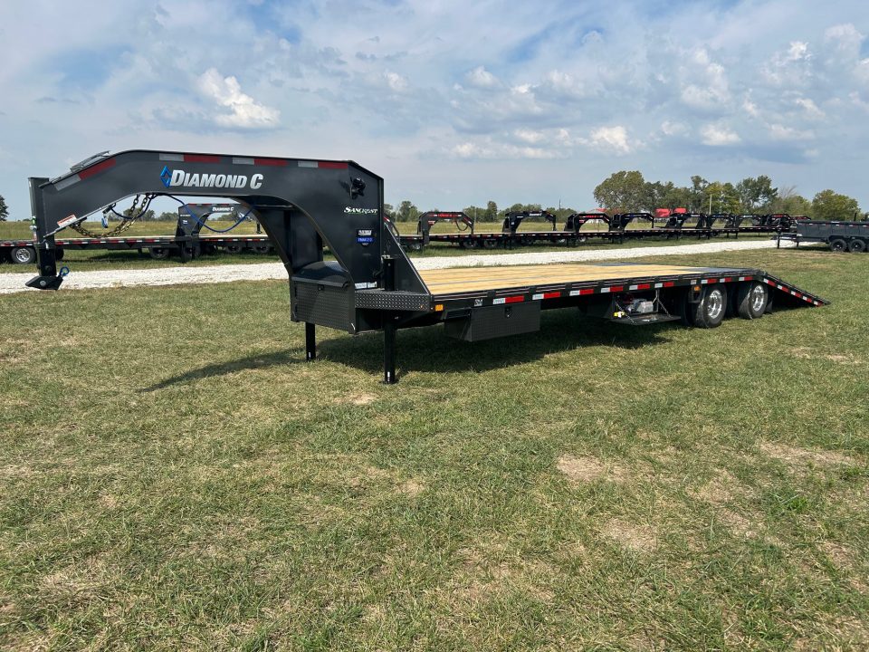 New 2027 Diamond C 102x35 Tandem 25.9K GN Hydrotail w/ Hydraulic Jacks, Aluminum Wheels, & EOH Brakes