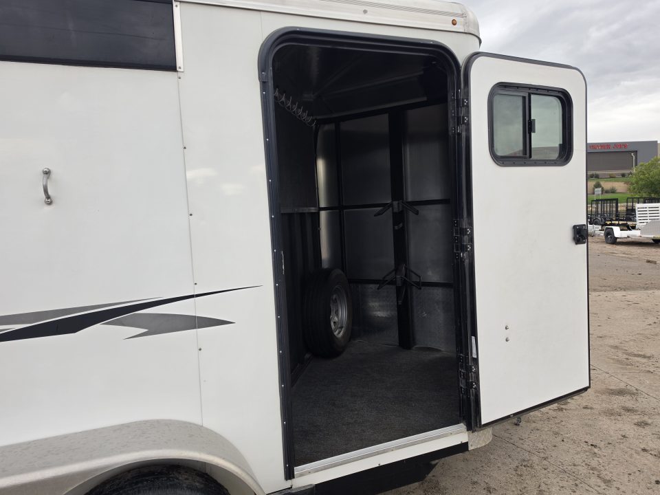 New 2017 LOGN Crossfire 2 BP Horse Trailer