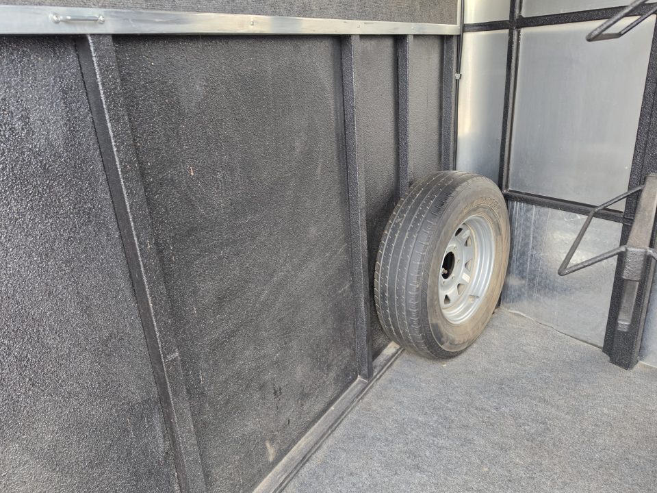 New 2017 LOGN Crossfire 2 BP Horse Trailer