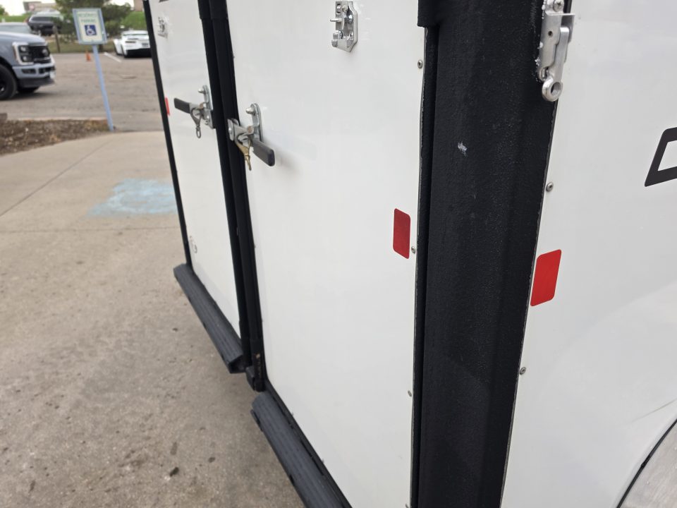 New 2017 LOGN Crossfire 2 BP Horse Trailer