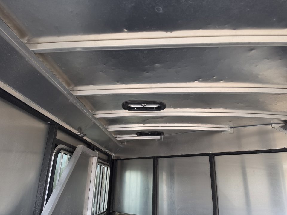 New 2017 LOGN Crossfire 2 BP Horse Trailer