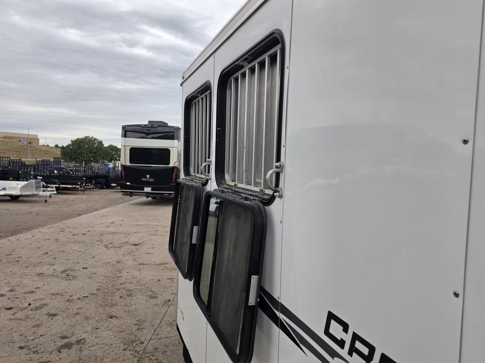 New 2017 LOGN Crossfire 2 BP Horse Trailer