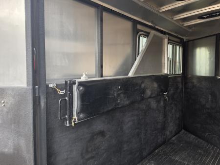 New 2017 LOGN Crossfire 2 BP Horse Trailer