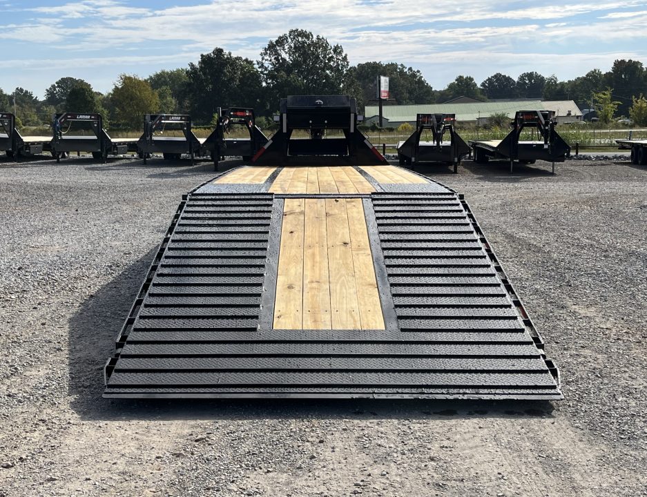 New 2027 MAXXD Hydraulic Dovetail Gooseneck Trailer | 34' x 102' 30K GVWR
