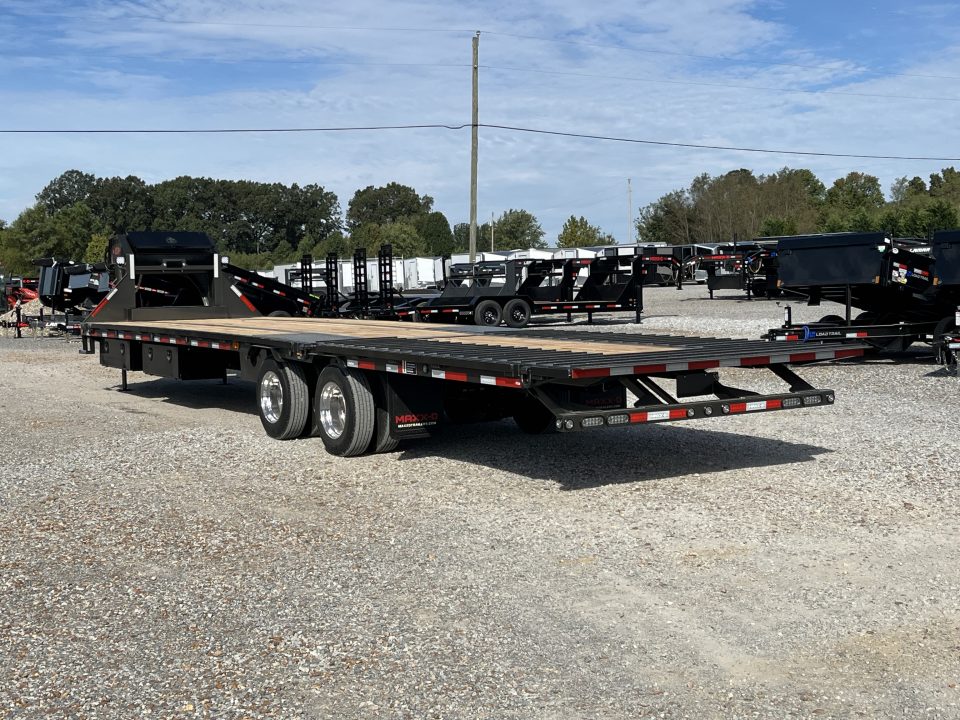 New 2027 MAXXD 102"X34' 30K Hydraulic Dovetail Gooseneck Trailer | OAK FLOOR