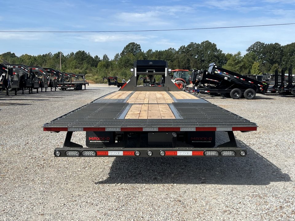 New 2027 MAXXD 102"X34' 30K Hydraulic Dovetail Gooseneck Trailer | OAK FLOOR