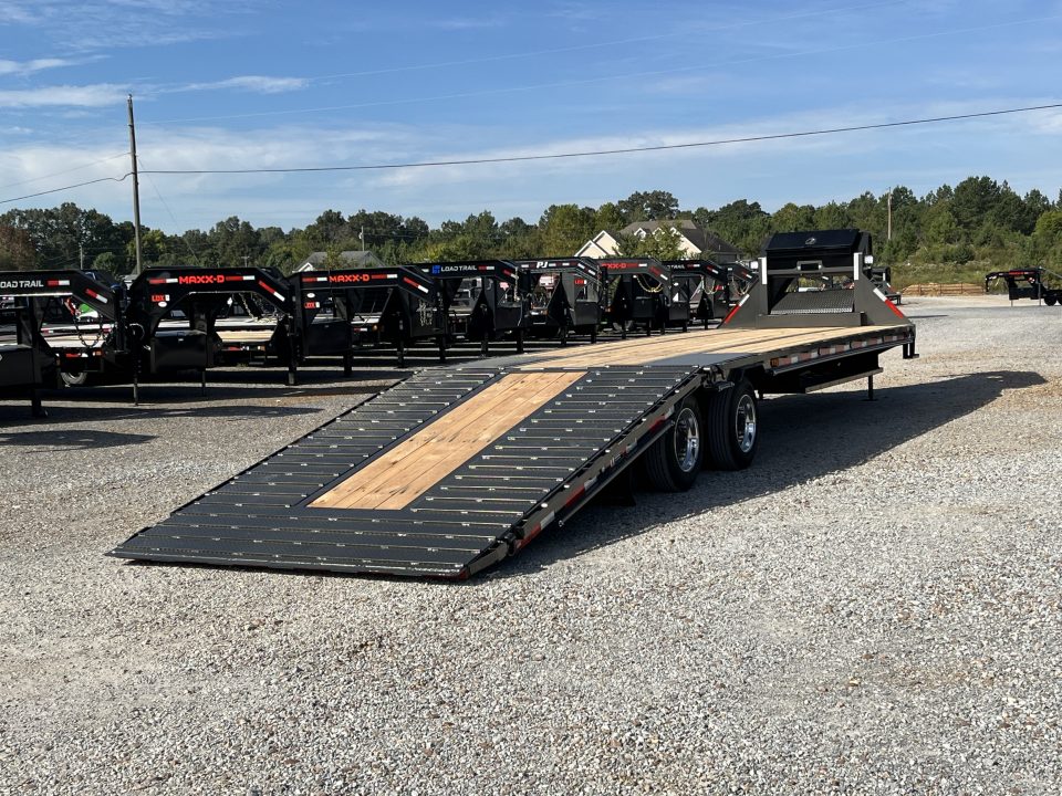 New 2027 MAXXD 102"X34' 30K Hydraulic Dovetail Gooseneck Trailer | OAK FLOOR