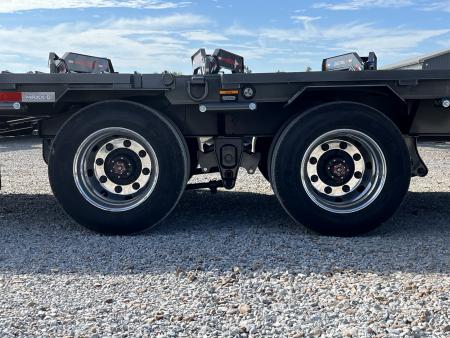 New 2027 MAXXD 102"X34' 30K Hydraulic Dovetail Gooseneck Trailer | OAK FLOOR