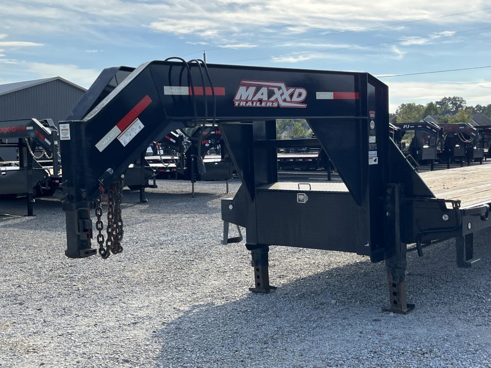 Used 2019 MAXXD 102"X32' 40K Gooseneck Flatbed Trailer