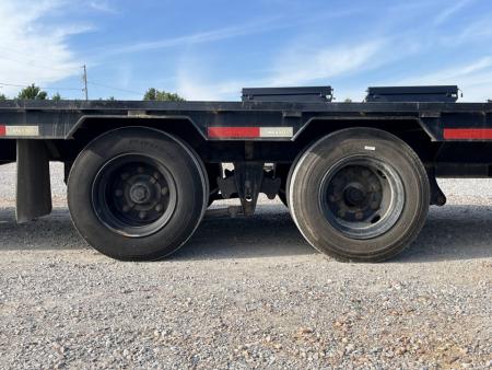 Used 2019 MAXXD 102"X32' 40K Gooseneck Flatbed Trailer