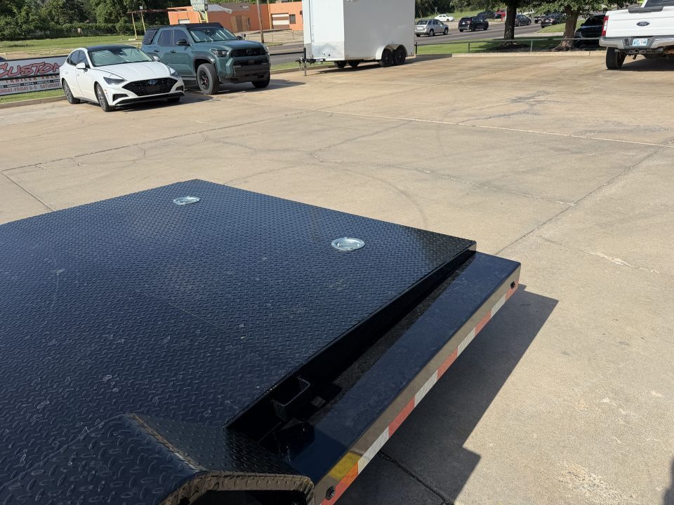 New #013713 2027 LOAD TRAIL CZ 20 X 83 TANDEM AXLE 7K STEEL FLOOR CAR HAULER