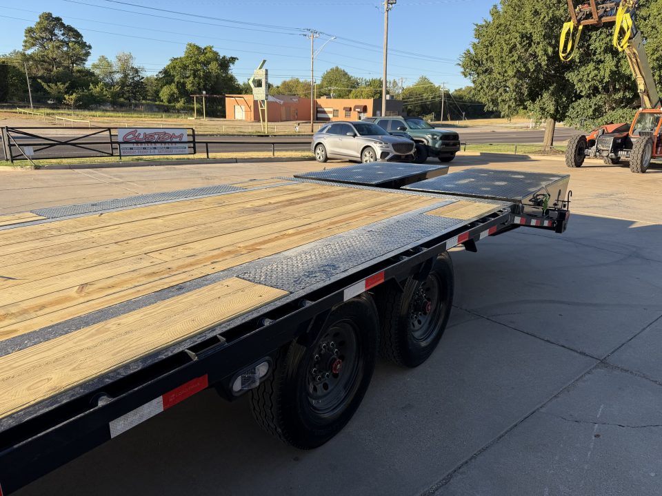 New #396146 2027 LOAD TRAIL GP 32 X 102 TANDEM AXLE LOW-PRO 14K GOOSENECK TRAILER W/ MAX RAMPS