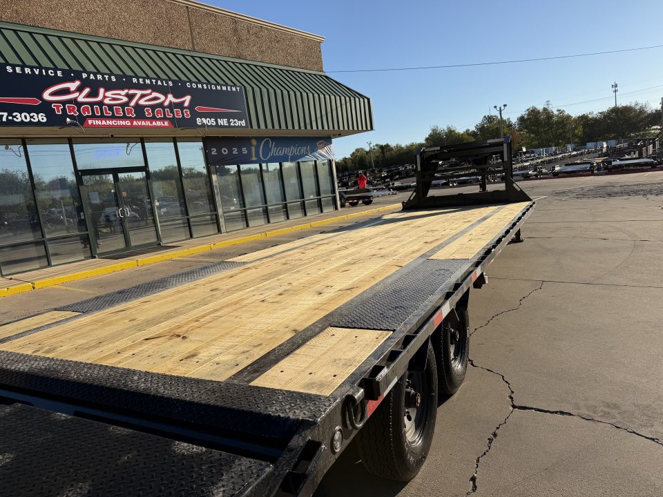 New #396146 2027 LOAD TRAIL GP 32 X 102 TANDEM AXLE LOW-PRO 14K GOOSENECK TRAILER W/ MAX RAMPS