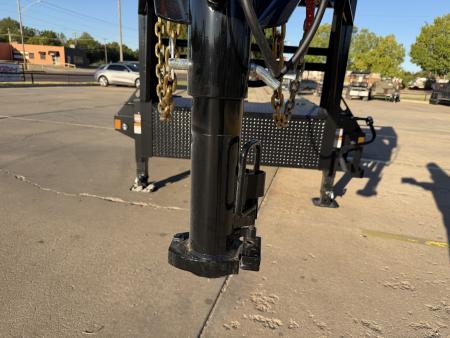 New #396146 2027 LOAD TRAIL GP 32 X 102 TANDEM AXLE LOW-PRO 14K GOOSENECK TRAILER W/ MAX RAMPS