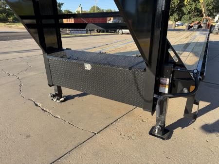 New #396146 2027 LOAD TRAIL GP 32 X 102 TANDEM AXLE LOW-PRO 14K GOOSENECK TRAILER W/ MAX RAMPS