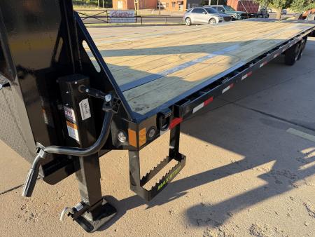 New #396146 2027 LOAD TRAIL GP 32 X 102 TANDEM AXLE LOW-PRO 14K GOOSENECK TRAILER W/ MAX RAMPS